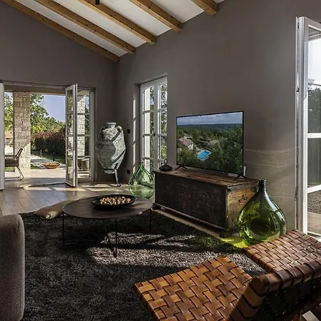 וילה Mediterranean Retreat Tinjan